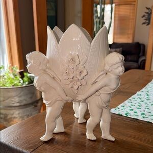 Japan VTG ARDALT 3 Cherubs Holding A Tulip with Roses Centerpiece Planter
